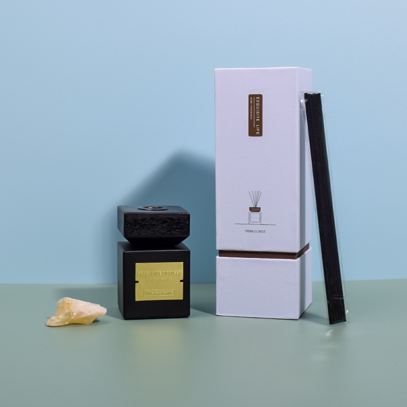 Square Bottle Wood Lid Aromatherapy Essential Oil Bedroom reed diffuser (1)